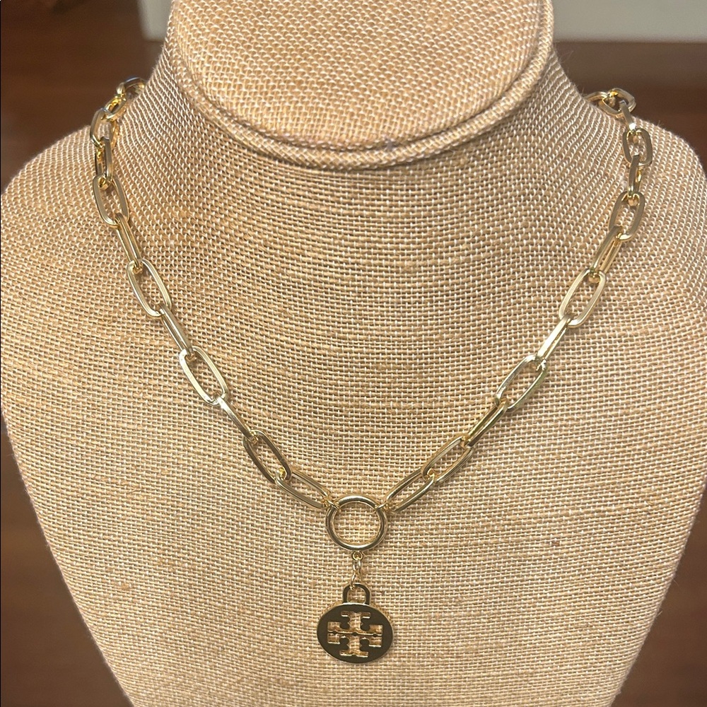Gold Chain Pendant Necklace - Women's Fashion Jewelry - Picture 5 of 6